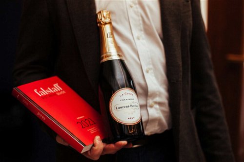 Zusatzpreis für die Sieger: Eine Flasche Laurent Perrier Champagner.