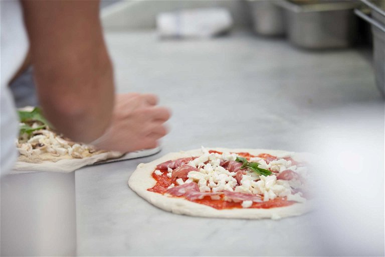 Pizza nach neapolitanischem Vorbild