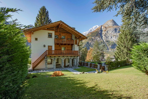 Chalet in Aosta mit Blick auf den Mont Blanc.