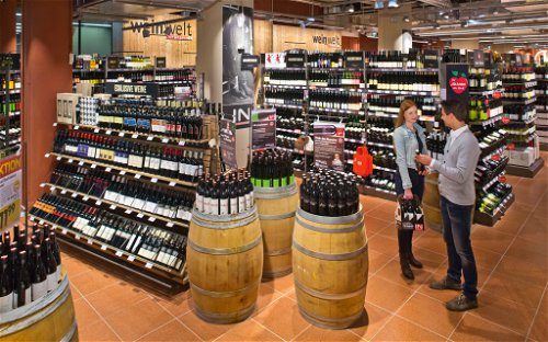 Die Interspar Weinwelt bietet das »beste Wein-Sortiment im Lebensmittelhandel«.