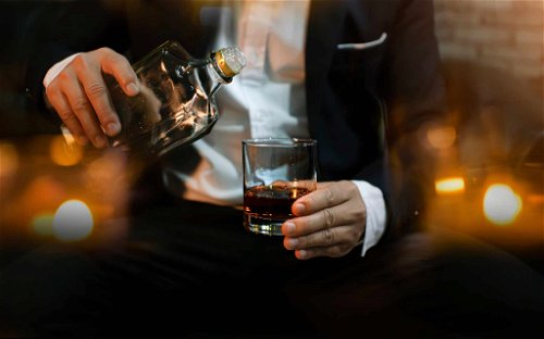 Bourbon-Comeback: Die großen Spirituosenkonzerne setzen seit einiger Zeit wieder stärker auf den Whiskey made in the USA – und forcieren dort vor allem kleine, junge Destillerien und frische Konzepte.