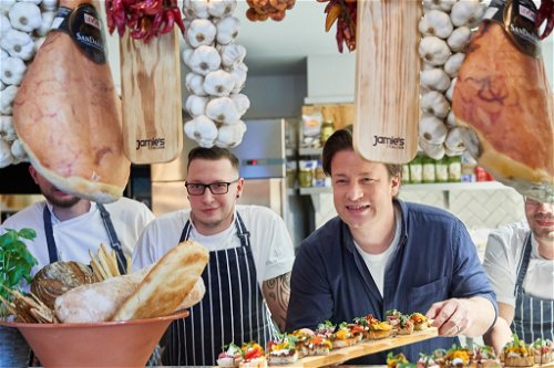 Jamie Oliver&nbsp;pfählte Brathühner mit Bierdosen – und wurde so zum Star der kochenden Jugend.