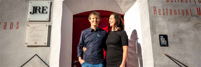 Maria und Josef Steffner vorm »Mesnerhaus«.