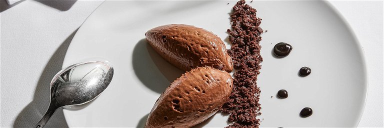 Das «1844 Mousse au Chocolat» bildet den Abschluss des viergängigen Valentinstags-Menüs des Zürcher «Baur's».