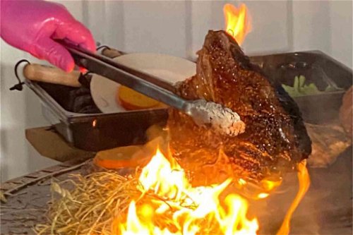 Das Steak wurde am Kugelblitz zubereitet.