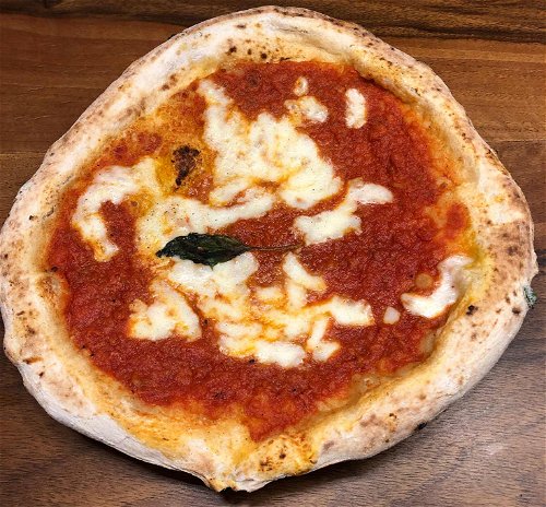 Die All Natural-Pizza von Barbaro ist optisch keine Augenweide, überzeugt aber geschmacklich.
