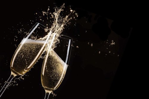 ChampagnerFür das besondere Prickeln beim romantischen Dinner ist mit Champagner gesorgt, denn er wirkt anregend. Aber Achtung, auch hier gilt: in Massen geniessen! 