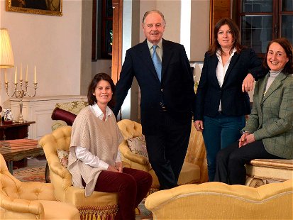 Family-Business:&nbsp;der Marchese&nbsp;Piero Antinori mit seinen Töchtern Alessia, Allegra&nbsp;und Albiera.