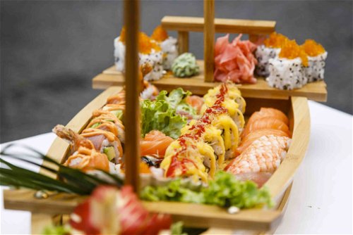 Neben Sushi werden auch Teppanyaki und brasilianische Gerichte angeboten.
