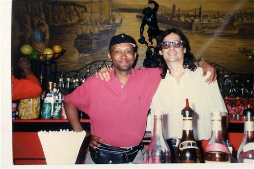 Zwei Herren der Nacht: Mario Castillo und René van de Graaf (r.), die Köpfe hinter »Barfly’s« und »Dino’s«, als Wiener Dream-Team des klassischen Cocktails.