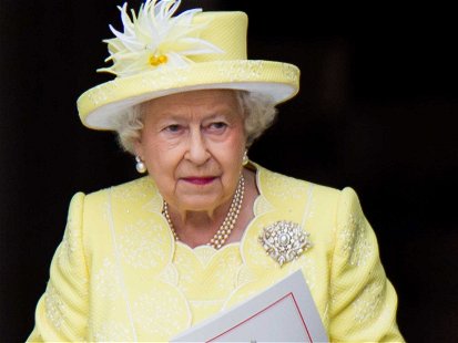 Queen Elizabeth II. ist für ihre farbenfrohen Outfits bekannt.