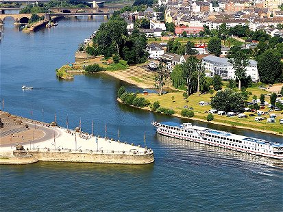 Genießen Sie die traumhafte Kulisse des Rheins