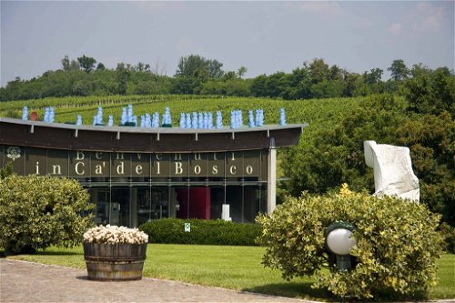Das Weingut Ca’ del Bosco ist Leitbetrieb der Franciacorta und überrascht mit moderner Kunst.