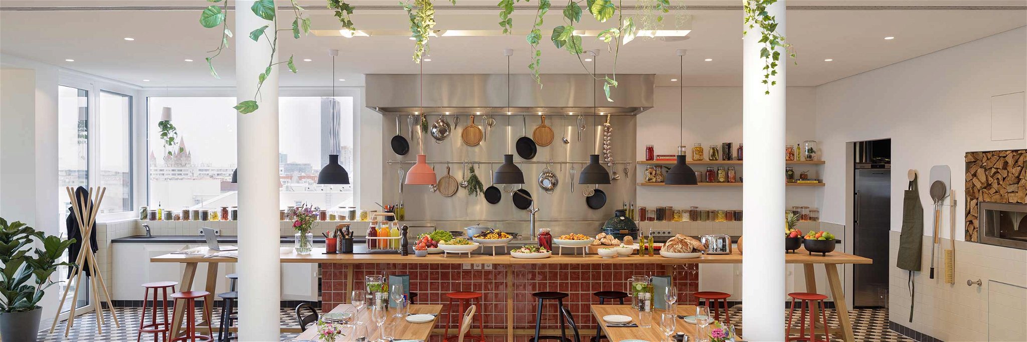 Die »Living Kitchen« befindet sich im obersten Stock des neuen »Zoku Vienna« am Prater.