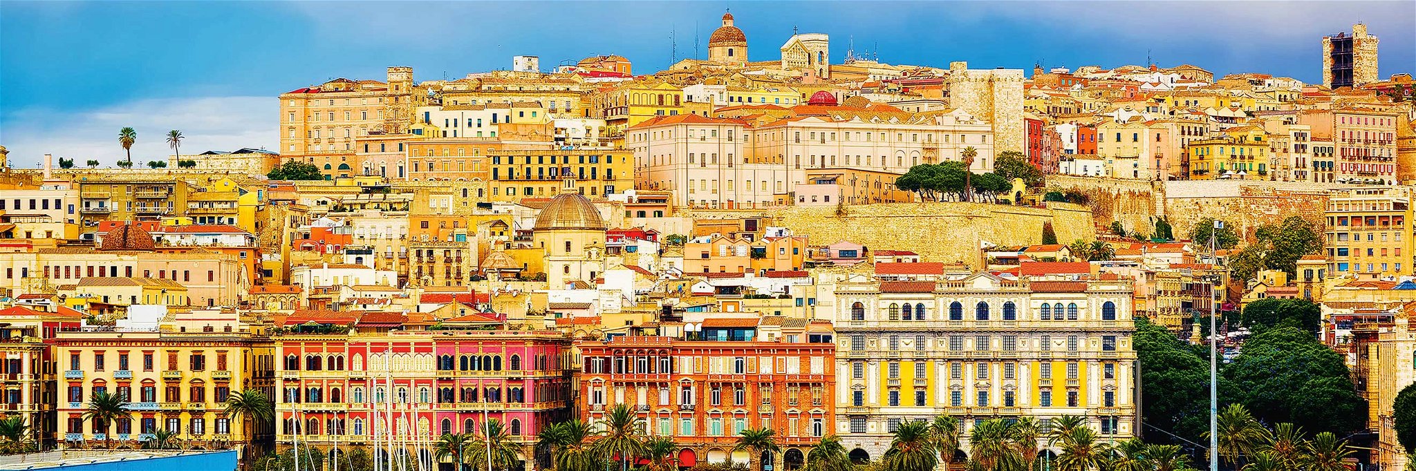 Die pittoreske Inselhauptstadt&nbsp;liegt direkt am Golf von Cagliari,&nbsp;der auch&nbsp;»Golf der Engel«&nbsp;genannt wird.