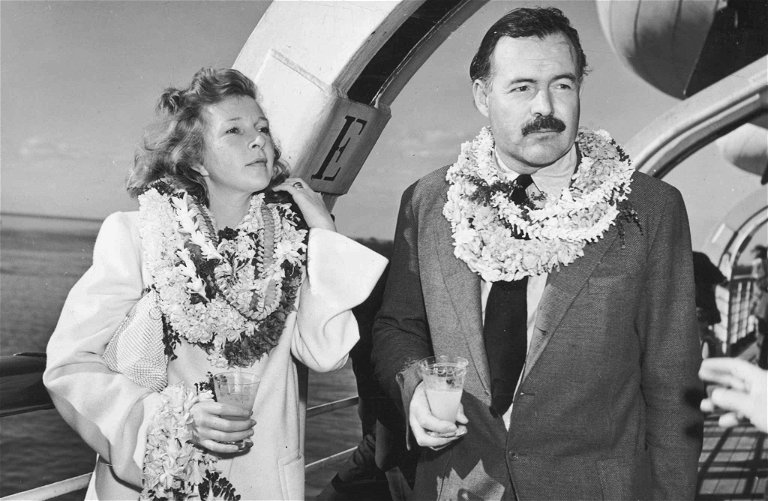 Auf hoher See, den Cocktail immer zur Hand: Hemingway und seine dritte Ehefrau, die Journalistin Martha Gellhorn, im Jahr 1941.