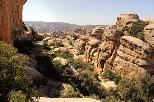 Gesteinsformationen im Biosphärenreservat Dana in Jordanien – das Land ist ein wichtiger Teil der Levante.