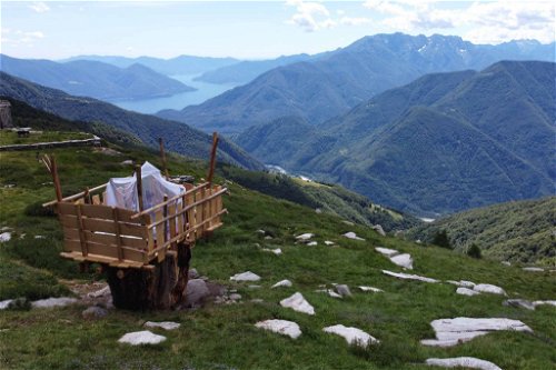 Stars Suite Alpe Nimi Das gemütliche Hochbett befindet sich bei der Berghütte Alpe Nimi auf den Höhen des Maggiatals mit herrlichem Blick auf den Lago Maggiore und den Monte Rosa.
Capanna Alpe Nimi, Via Alta Vallemaggia, 6672&nbsp;Gordevio