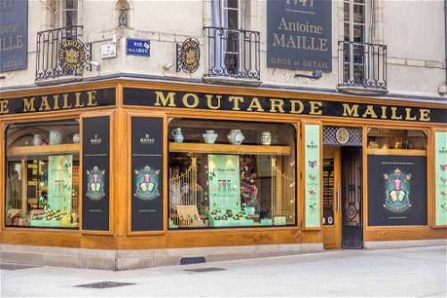 1747 gründete Antoine Maille in Dijon seine Senf-Erzeugung. Heute gehört das Unternehmen zu den wichtigsten Herstellern.