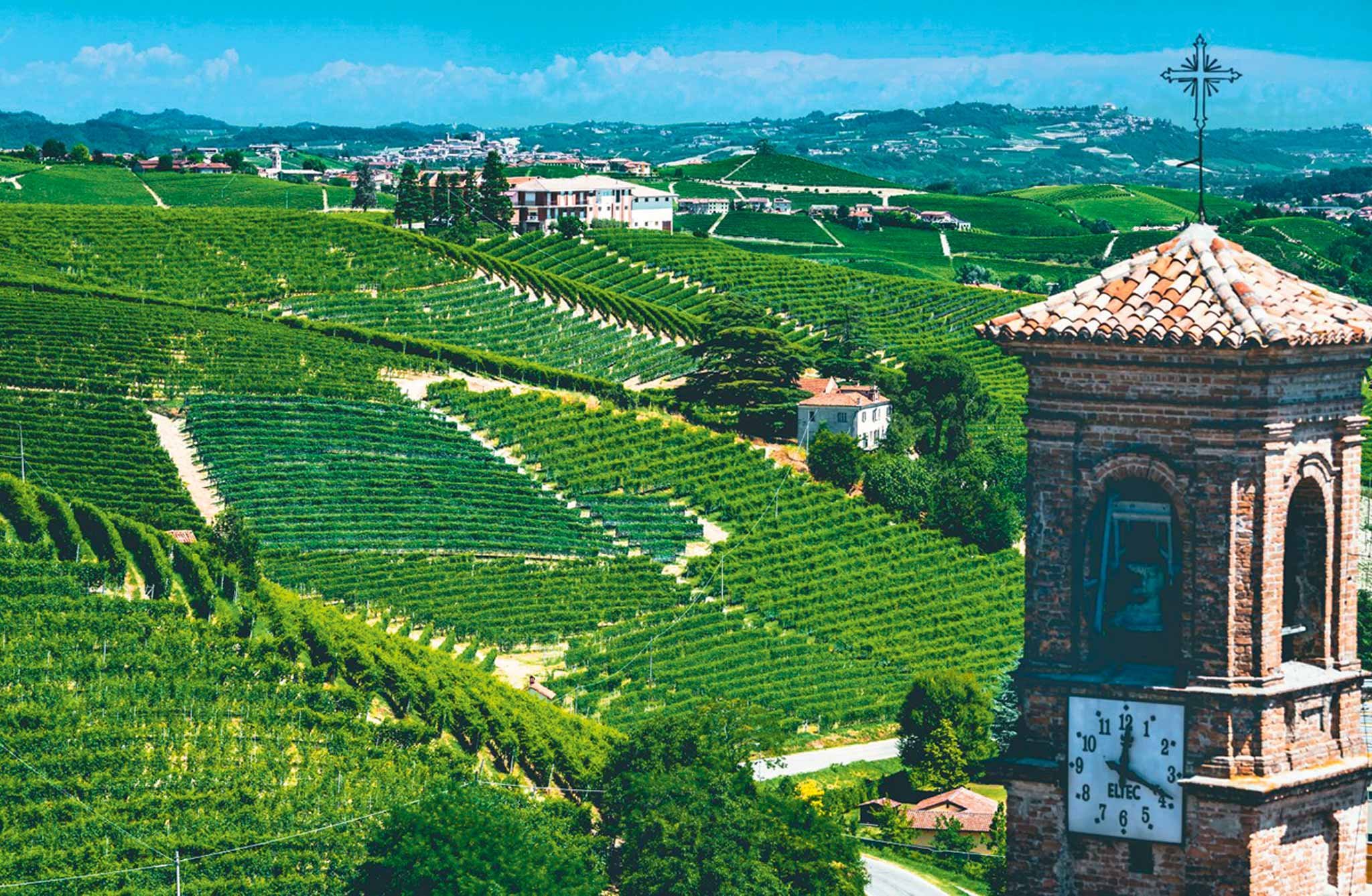 La Morra ist die Perle des Piemont, wegen seiner großartigen Weine und des köstlichen Essens.