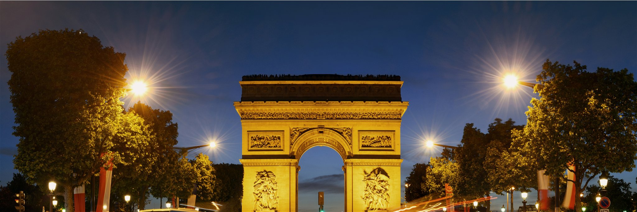 Paris' famous Arc de Triomphe at night