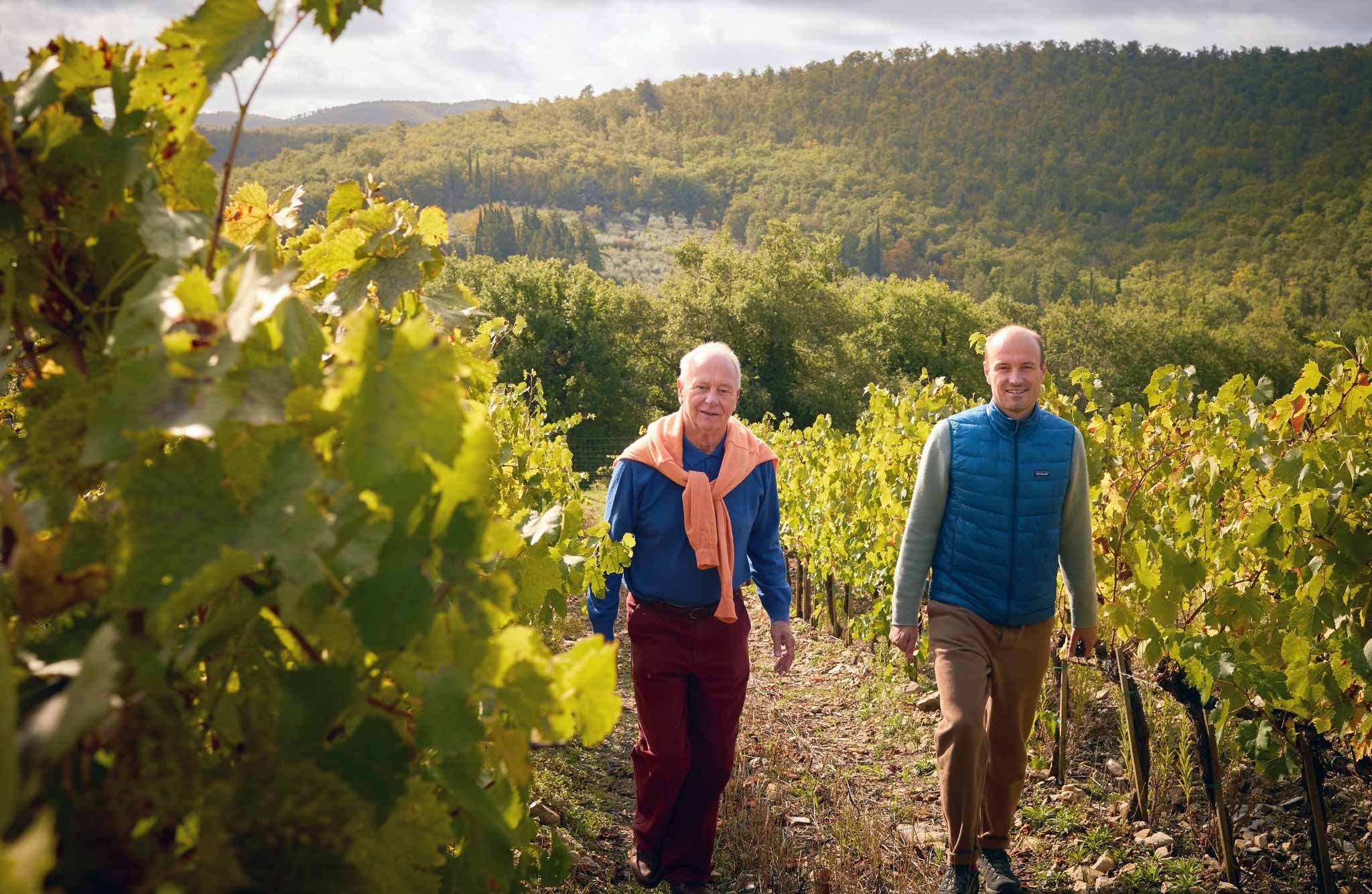 Zwei Generationen Femfert im Weingarten von Nittardi.