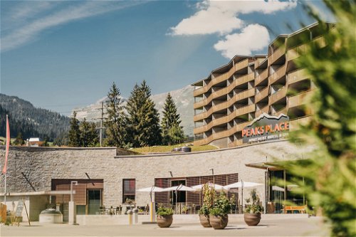 Das «Apartment-Hotel Peaks Place» in Laax