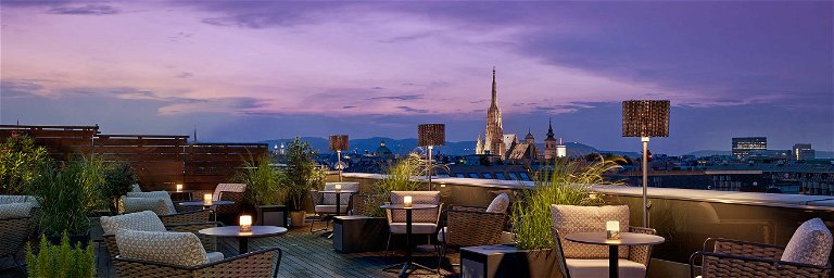 Einer der beliebtesten Sommer-Hotspots in Wien: DIe »Atmosphere Rooftop Bar«.