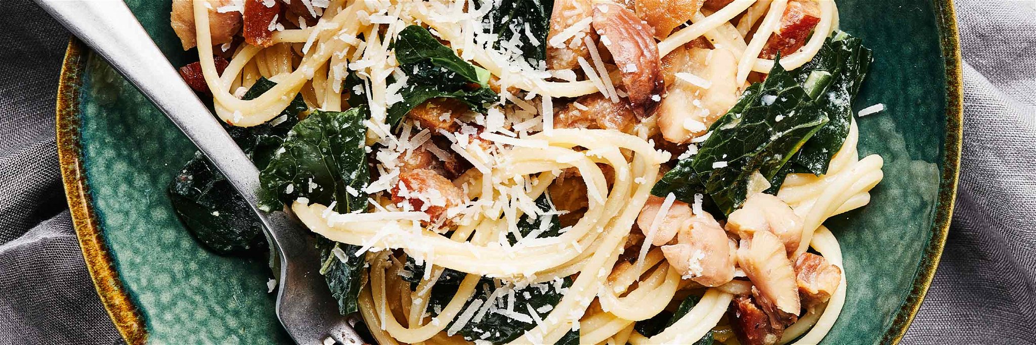 Spaghetti Carbonara mit Schwarzkohl und Marroni
