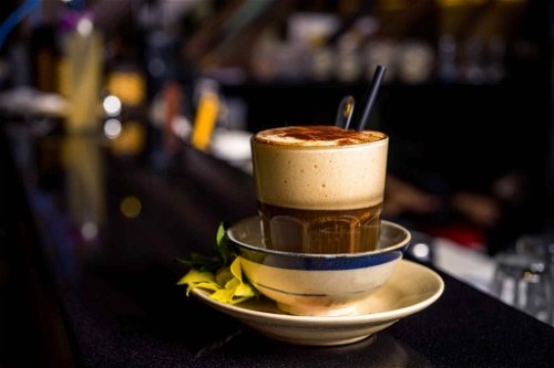 In Vietnam trinkt man Kaffee mit Eigelb und Kondensmilch, was zu einer ungewohnt festen Textur führt.