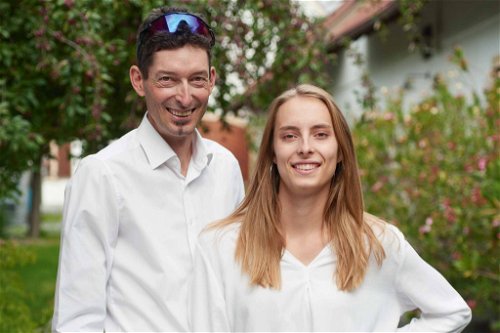 Chardonnay-Sieger Andi Kollwentz wird von Tochter Christina im Betrieb unterstützt.