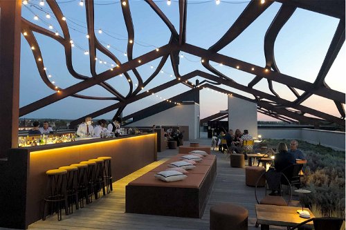 Die hoteleigene Rooftop-Bar »Guinguet´« des »Hotel Chais Monnet«.