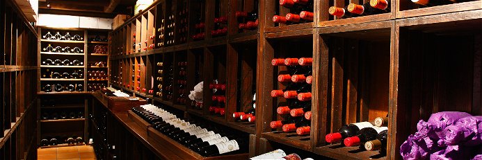 Das Weingut und Hotel Domaine de Châteauvieux bietet einen eindrucksvollen Weinkeller mit mehr als 800 erlesene Positionen auf seiner Karte.