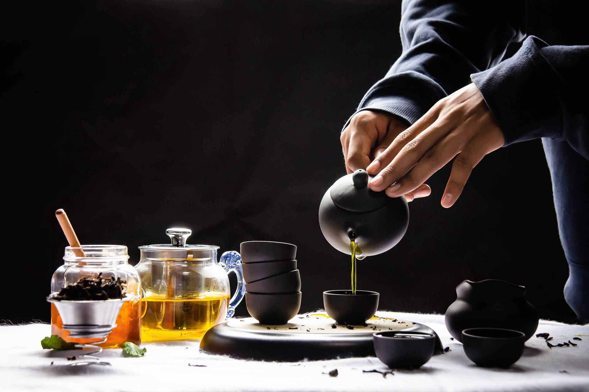 Über Qualität und Geschmack des Grünen Tees entscheiden schon kleinste Details bei Anbau und Ernte – ähnlich wie beim Wein.