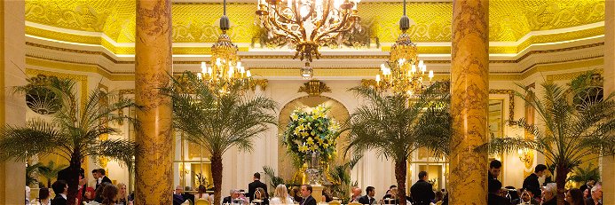 Fünf-Uhr-Tee im Palmensaal des Hotel »The Ritz« in London: Wer etwas auf sich hält, gönnt sich dieses Ritual von Zeit zu Zeit.