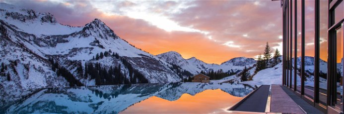Ob wie hier im neuen »Panoramahotel Alpenstern« in Damüls oder im benachbarten Skigebiet Lech Zürs: Vorarlberg steht für eine großartige Bergkulisse, Style und Schneesicherheit.
