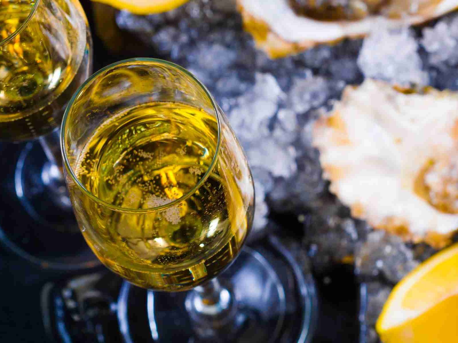 Champagne and oysters: the classic pairing