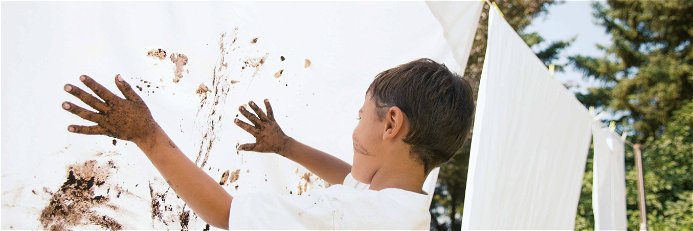 Kinder haben keinerlei Berührungsängste mit Schmutz. Liegen sie damit instinktiv richtig oder müssen wir unseren Umgang mit Keimen überdenken?