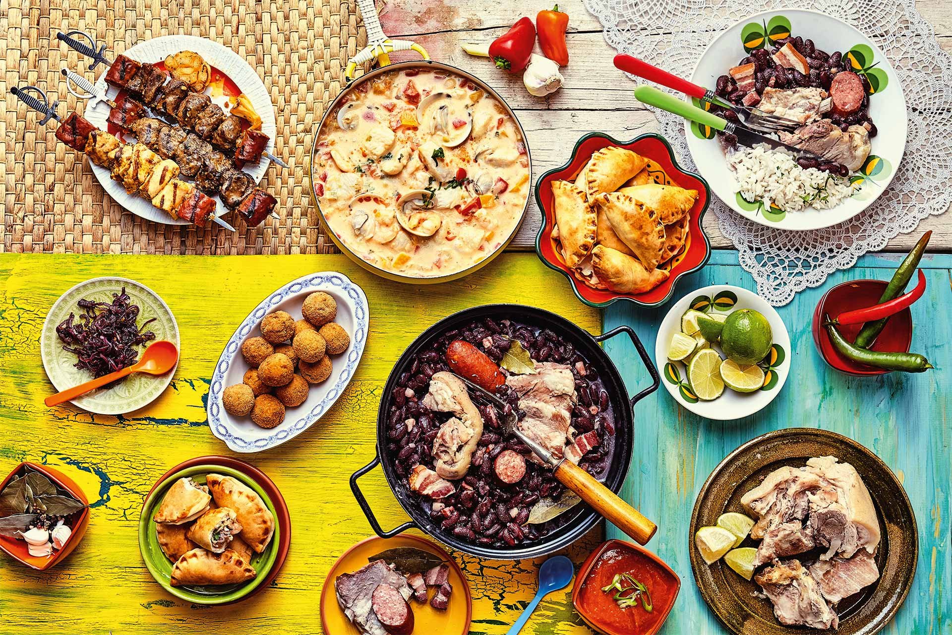 Kräftige Farben prägen die Rezepte der brasilianischen Küche. Je nach Landesteil unterscheiden sich die Essgewohnheiten beträchtlich.