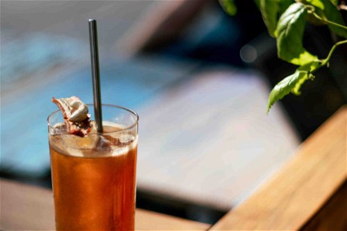 Don’t be nuts – Cocktail mal anders: mit Kaffee und Cashewnüssen infusioniertem Tonic.