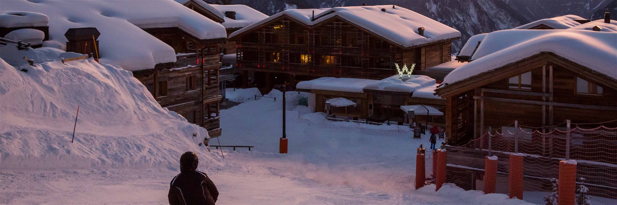 Vom Luxusresort «W Verbier» können Gäste direkt vom Hotel mit ihren Skiern losfahren.