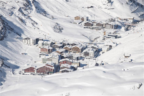 Wenn die weiße Pracht den Arlberg wieder einhüllt, kommen Wintersportler und Genussfreunde voll auf ihre Kosten&nbsp;