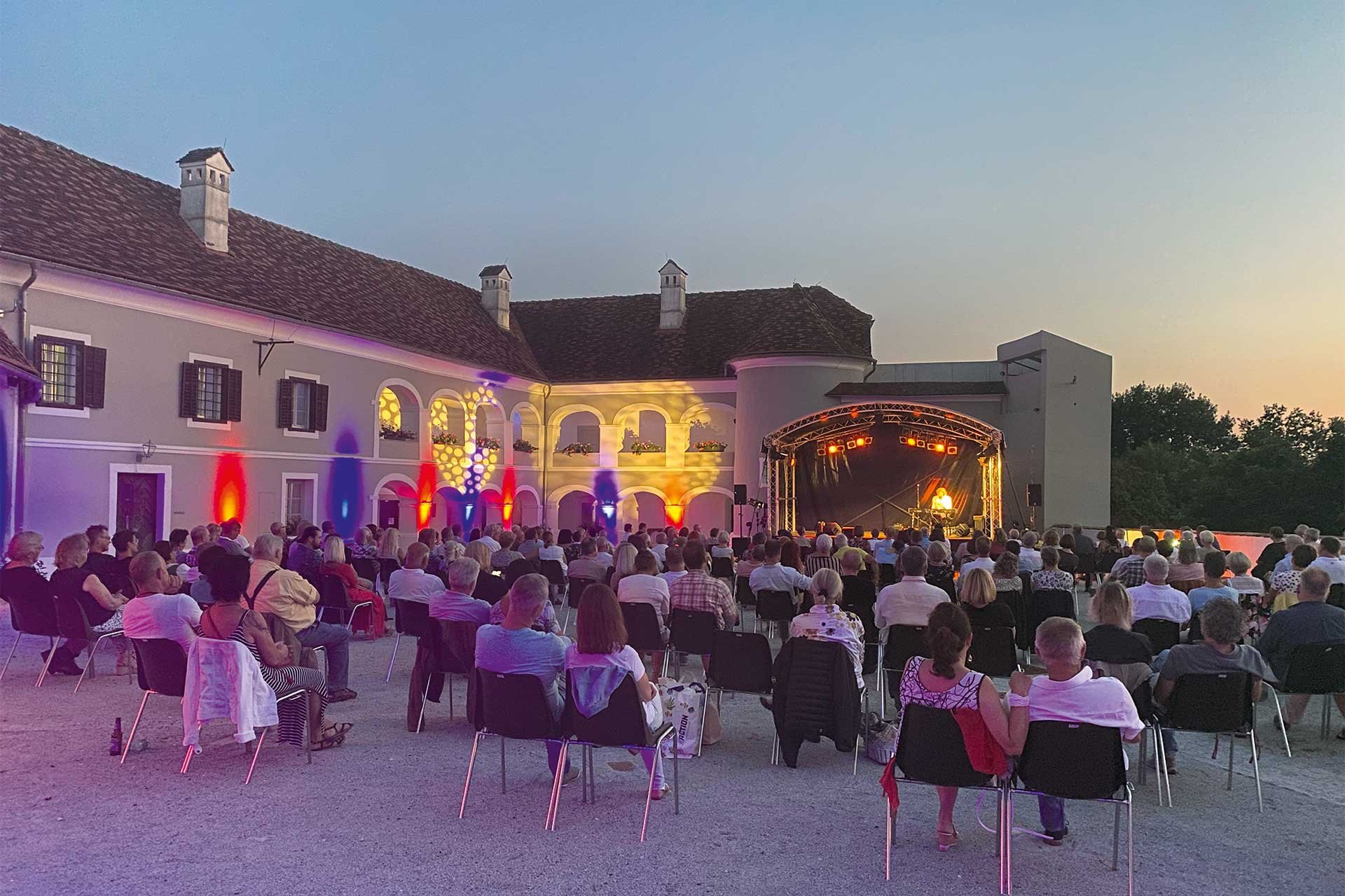 Die »Oper im Grünen« ist das sommerliche Highlight auf Schloss Tabor in Neuhaus.&nbsp;