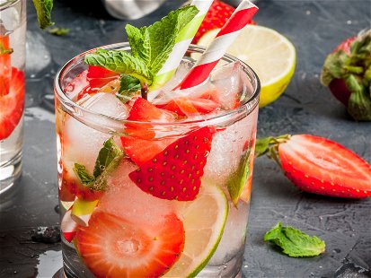 Mocktails with strawberry, mint and lime.&nbsp;