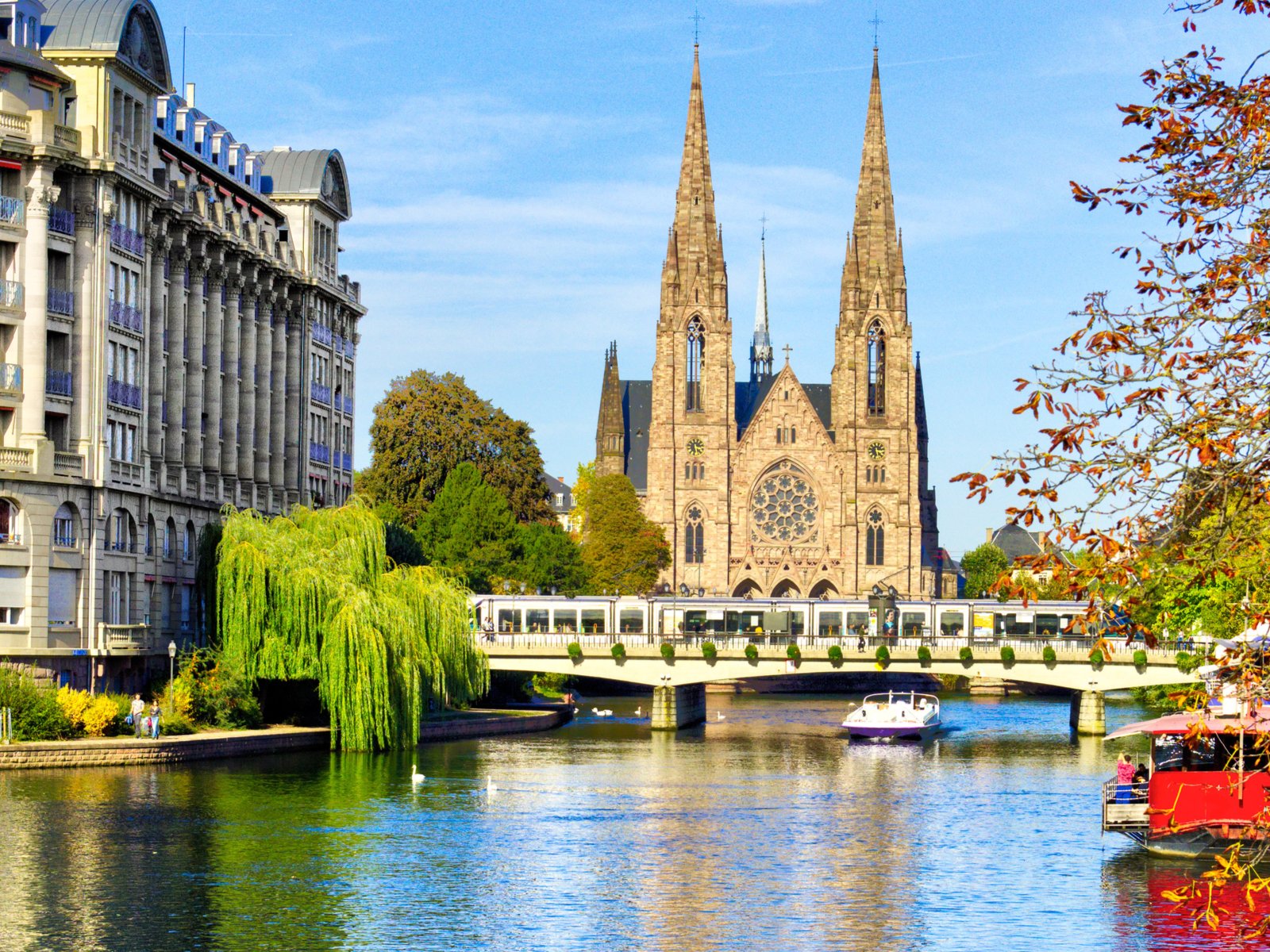 With its old&nbsp;timber-framed&nbsp;houses,&nbsp;flower&nbsp;pots and&nbsp;canals, Strasbourg has a collection&nbsp;of picture postcard&nbsp;subjects.

