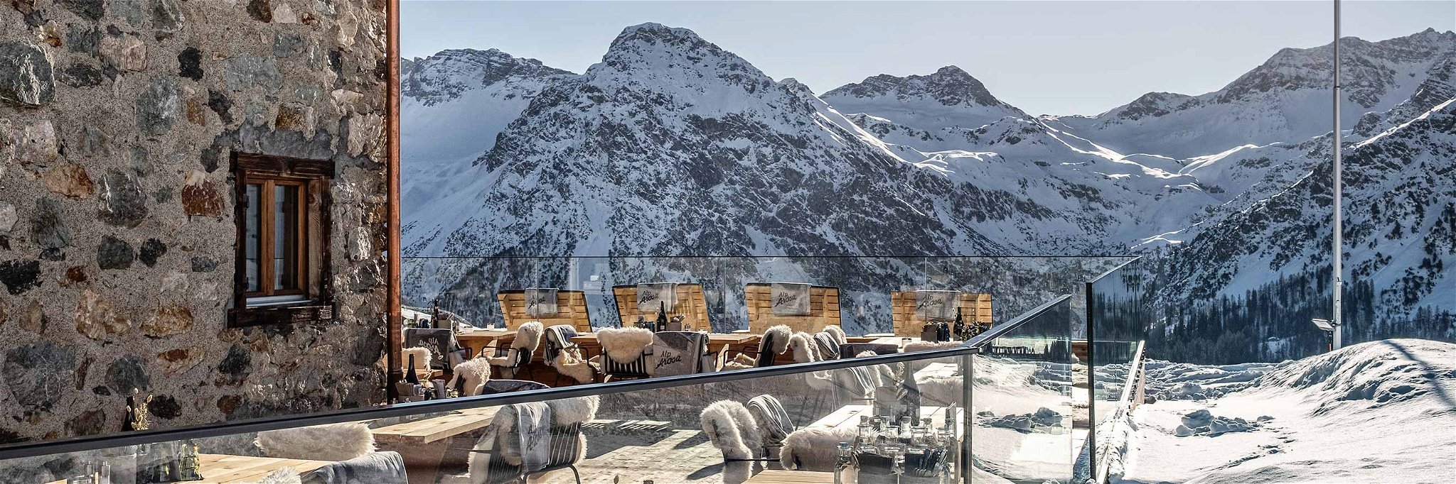 Das Bergrestaurant «AlpArosa» bietet beste Alpenkulinarik auf 2020 Meter über Meer.