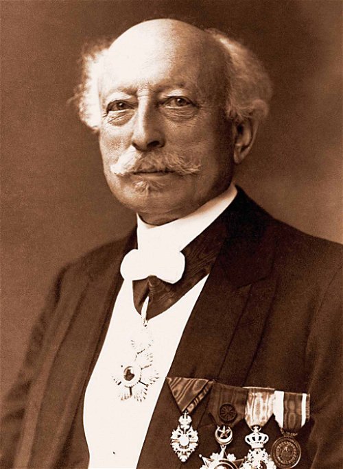 Ludwig Moser gründete 1857 sein Unternehmen in Karlsbad und unterhielt auch Filialen in Paris und New York.