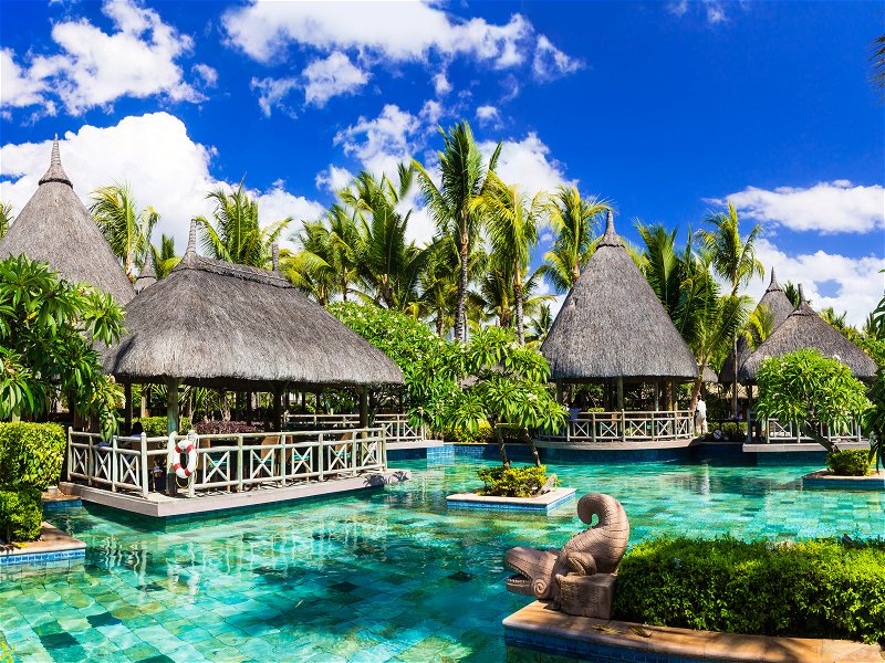 Pool and lounge bar on the island of Mauritius