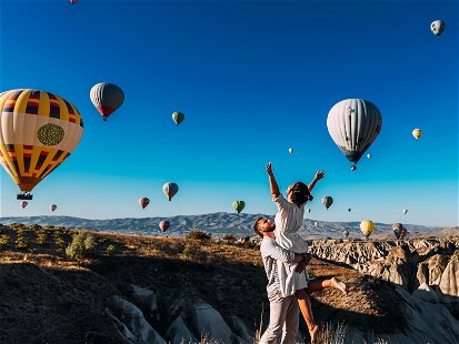 A&nbsp;hot air balloon&nbsp;ride is a perfect experience for two.