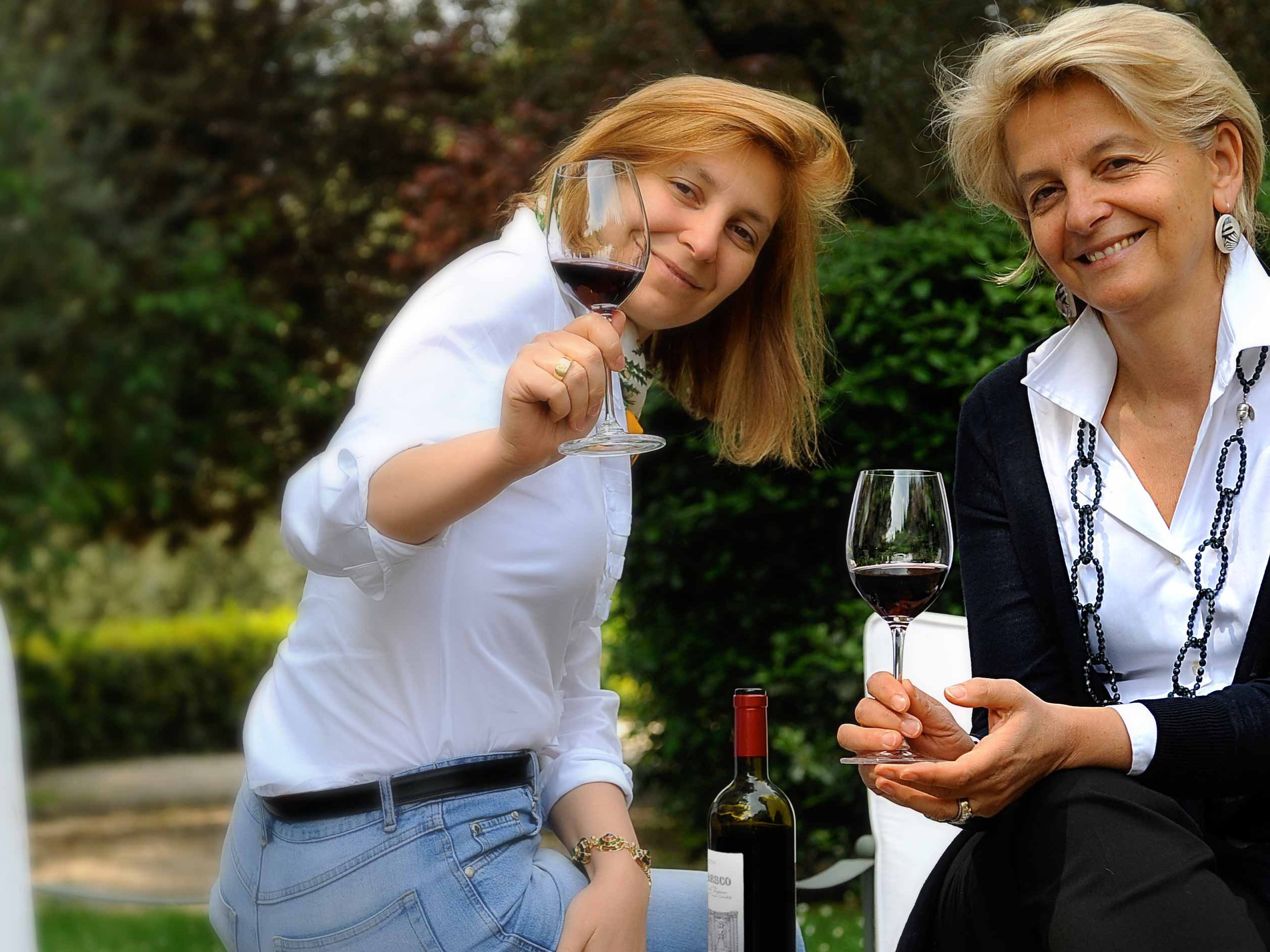 Chiara Lungarotti und ihre Schwester Teresa Severini genießen ihren Rubesco.